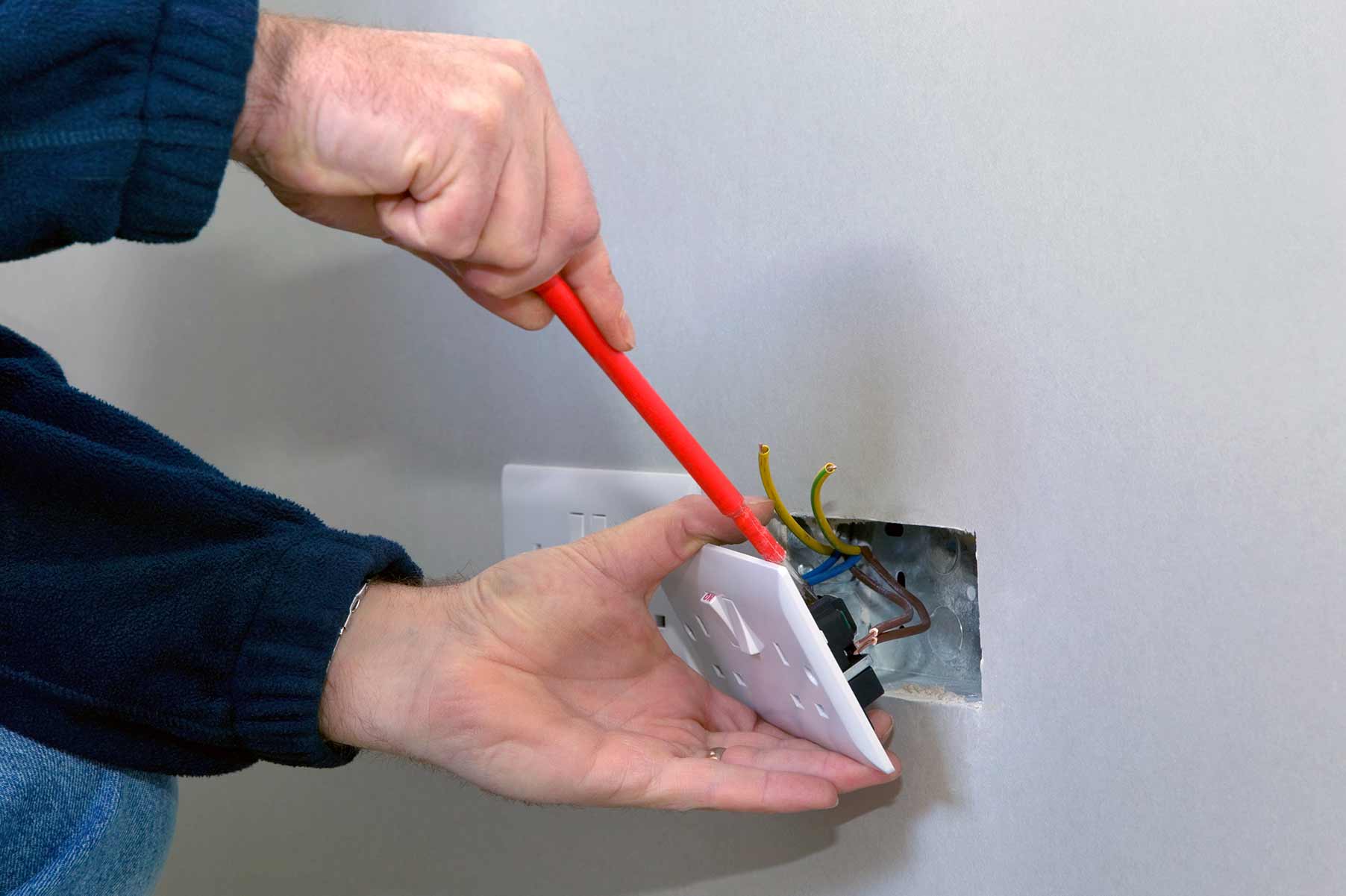 Our electricians can install plug sockets for domestic and commercial proeprties in Evesham and the local area. 